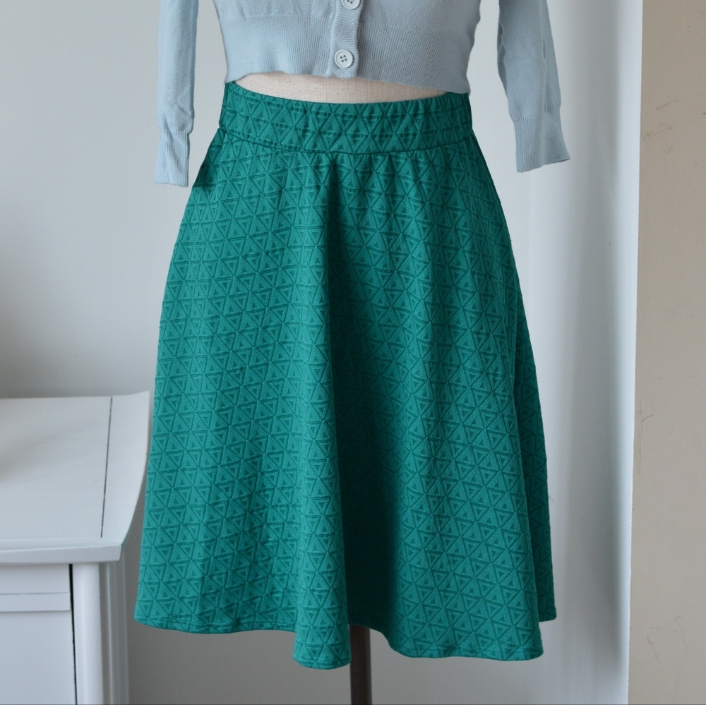 green high waisted skirt with geometric triangle pattern, small